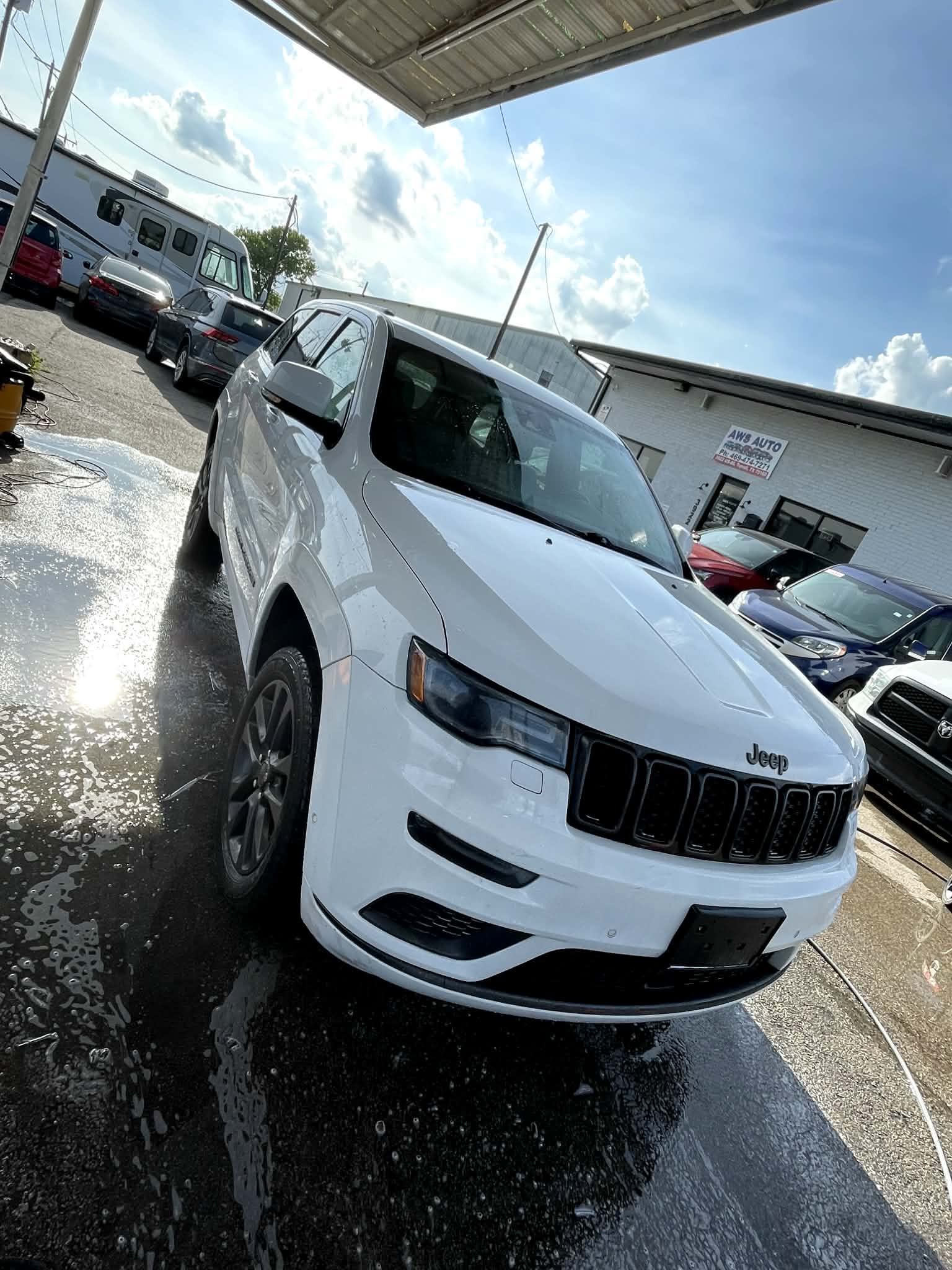 Jeep Grand Cherokee front end during the wash